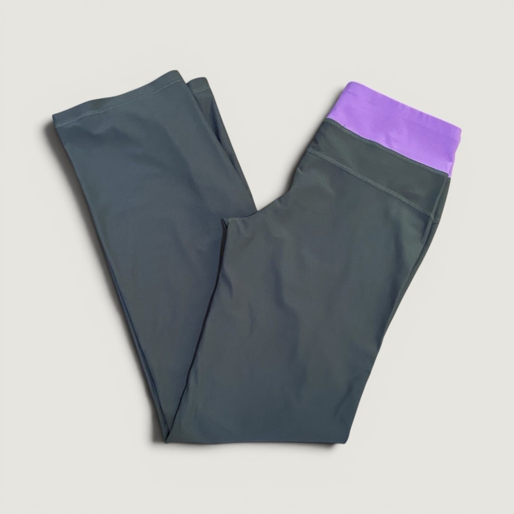 Calvin Klein Flare Leggings Yoga Pants Active Gray Purple Medium Quick Dry - Picture 3 of 6